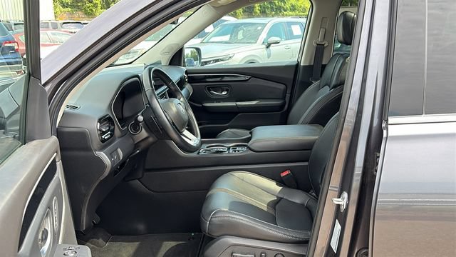 Used 2025 Honda Pilot Touring image 10