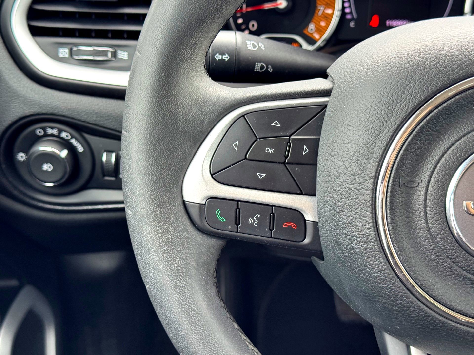 Used 2020 Jeep Renegade Latitude FWD image 20