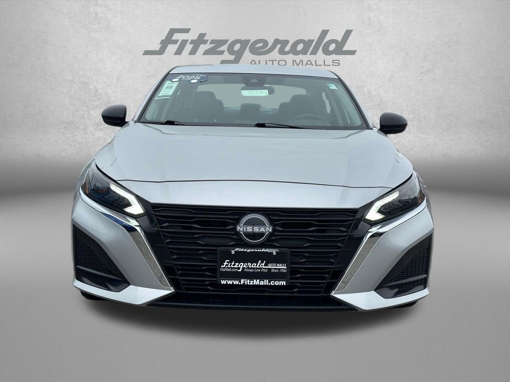 Used 2025 Nissan Altima 2.5 SV FWD image 3