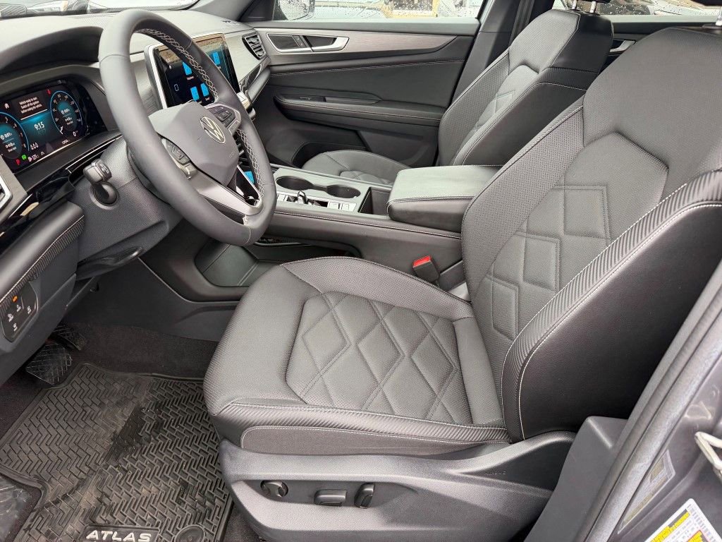Used 2024 Volkswagen Atlas Cross Sport SE image 3