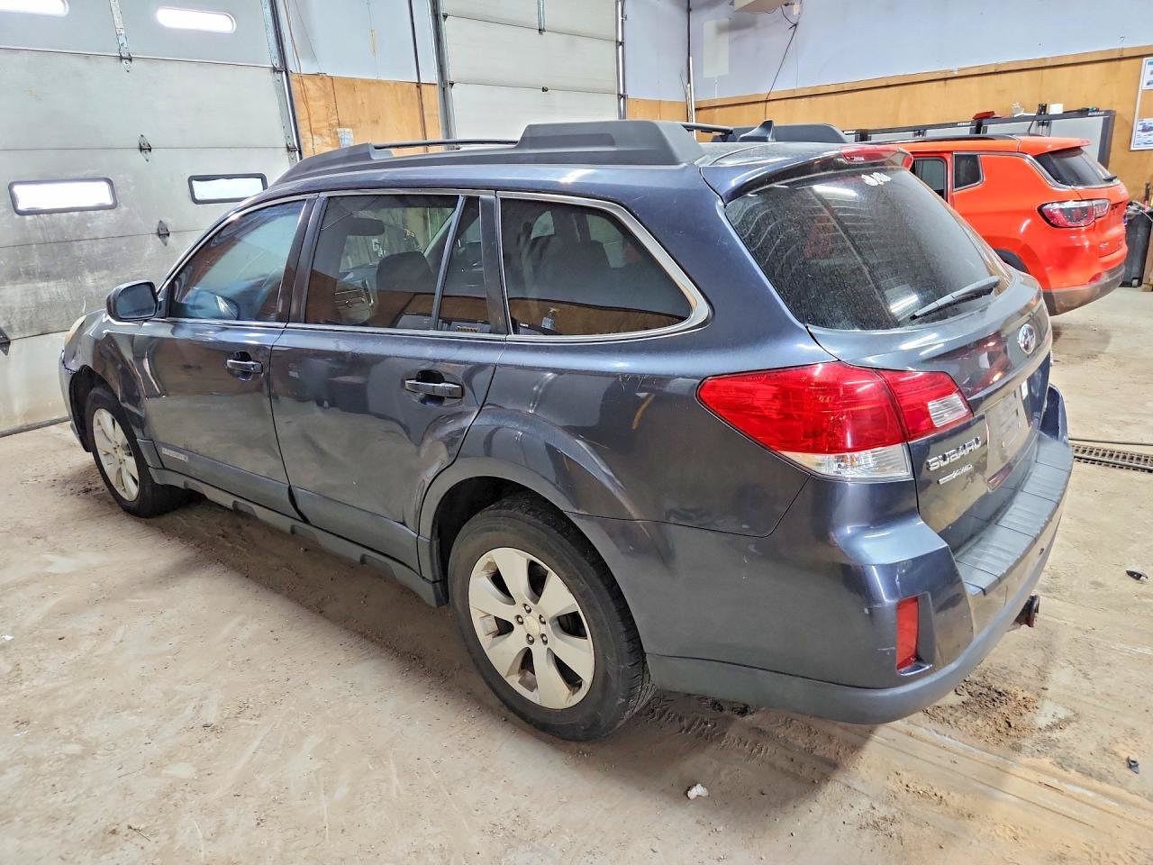 Used 2011 Subaru Outback 2.5i Limited AWD/4WD image 4