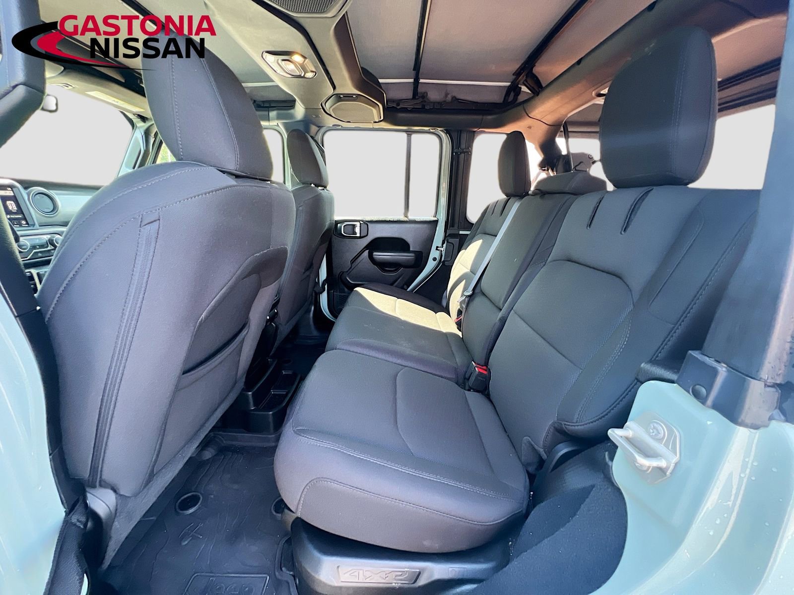 Used 2023 Jeep Wrangler Unlimited w/ Cold Weather Group image 33