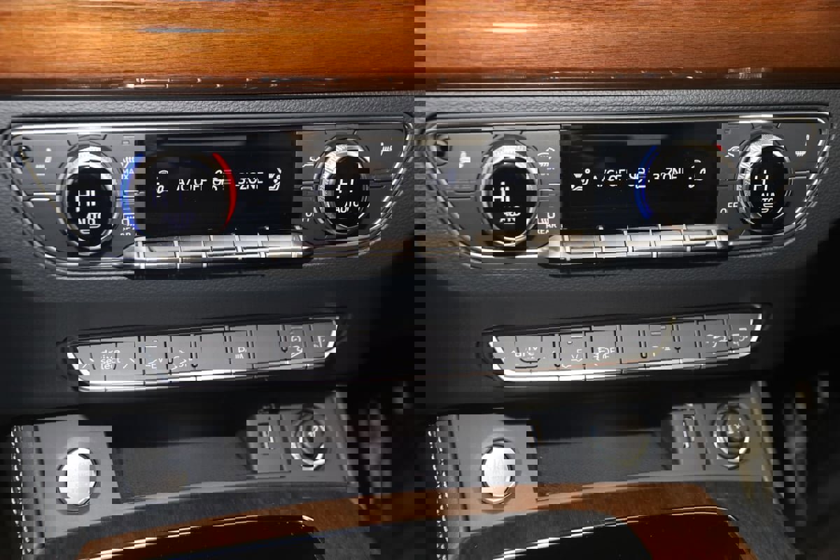 Used 2024 Audi Q5 e Premium Plus w/ Premium Plus Package image 30