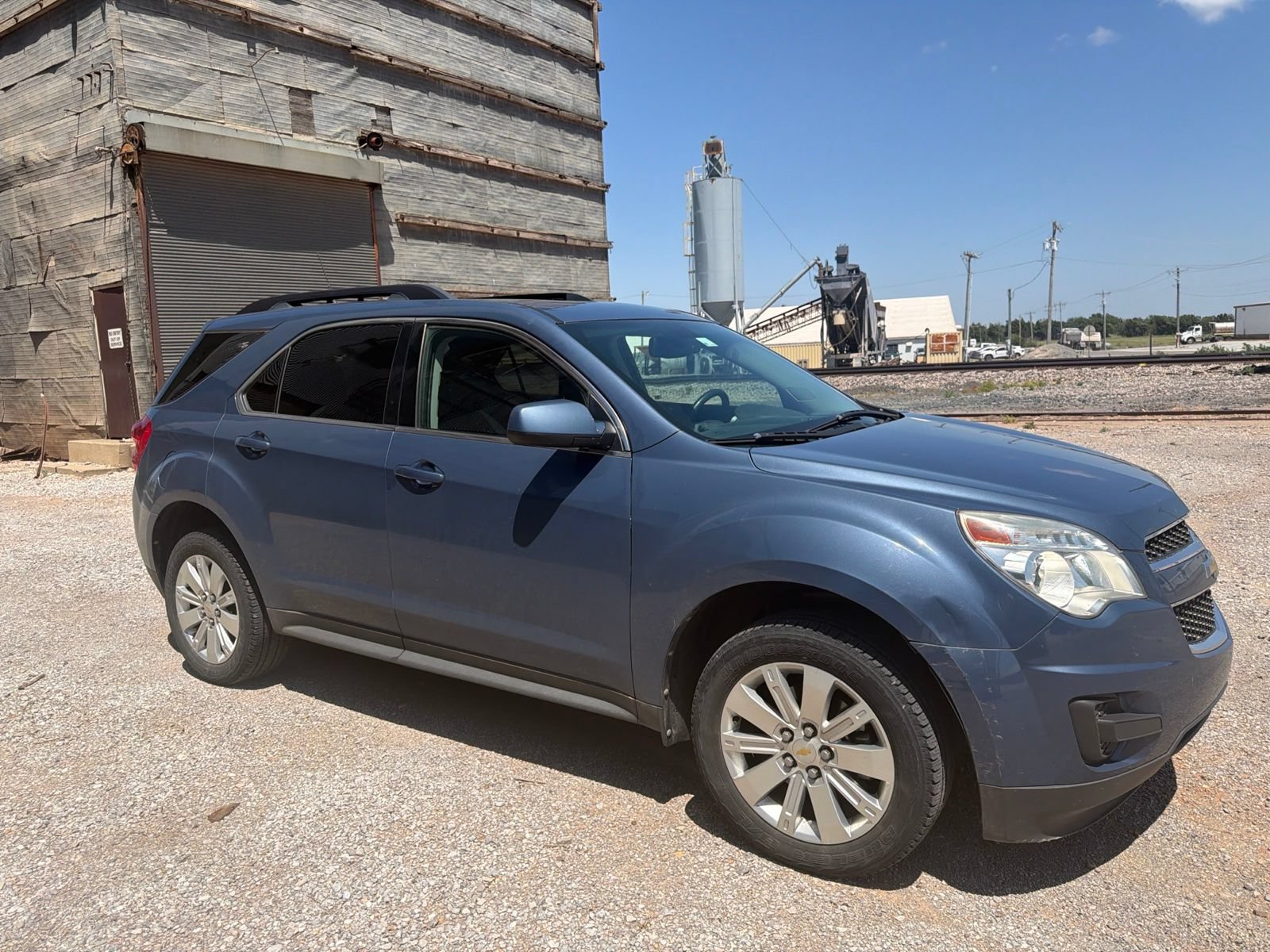 Used 2011 Chevrolet Equinox LT w/ Driver Convenience Package FWD image 2