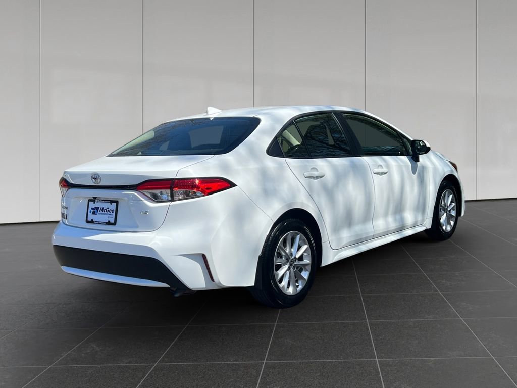 Used 2022 Toyota Corolla LE w/ LE Convenience Package FWD image 5