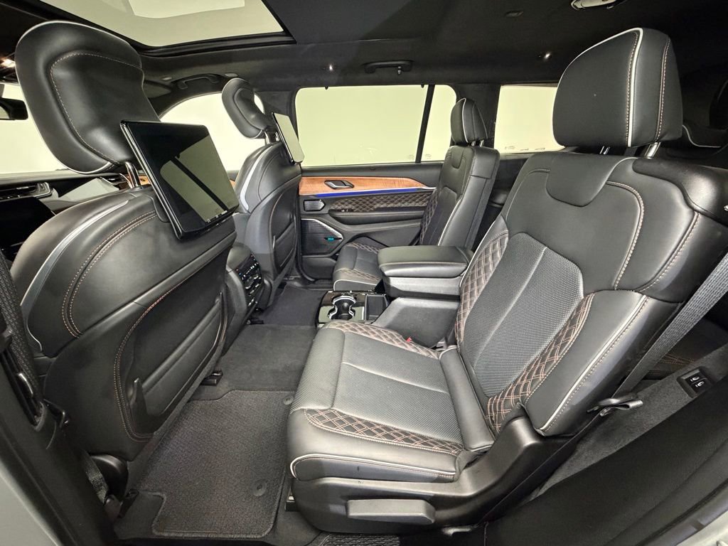 Used 2024 Jeep Grand Cherokee L Summit AWD/4WD image 5