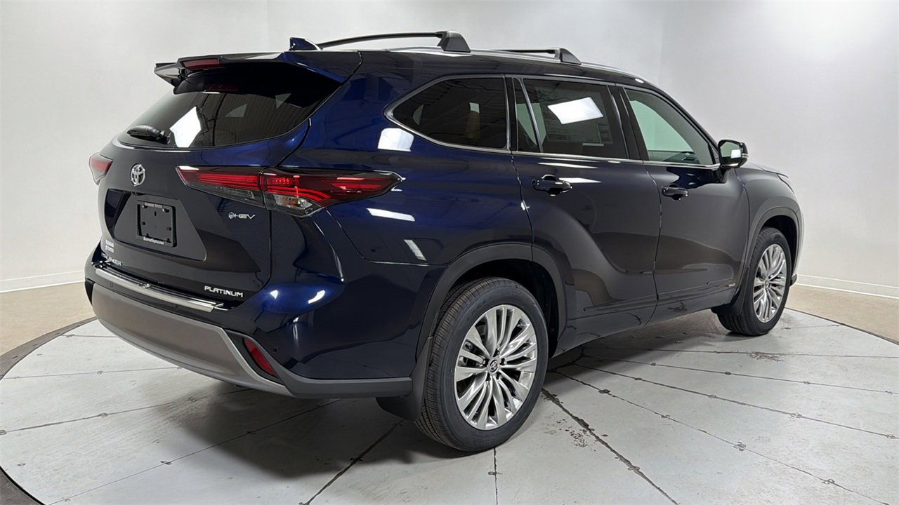 New 2026 Toyota Highlander Platinum image 5