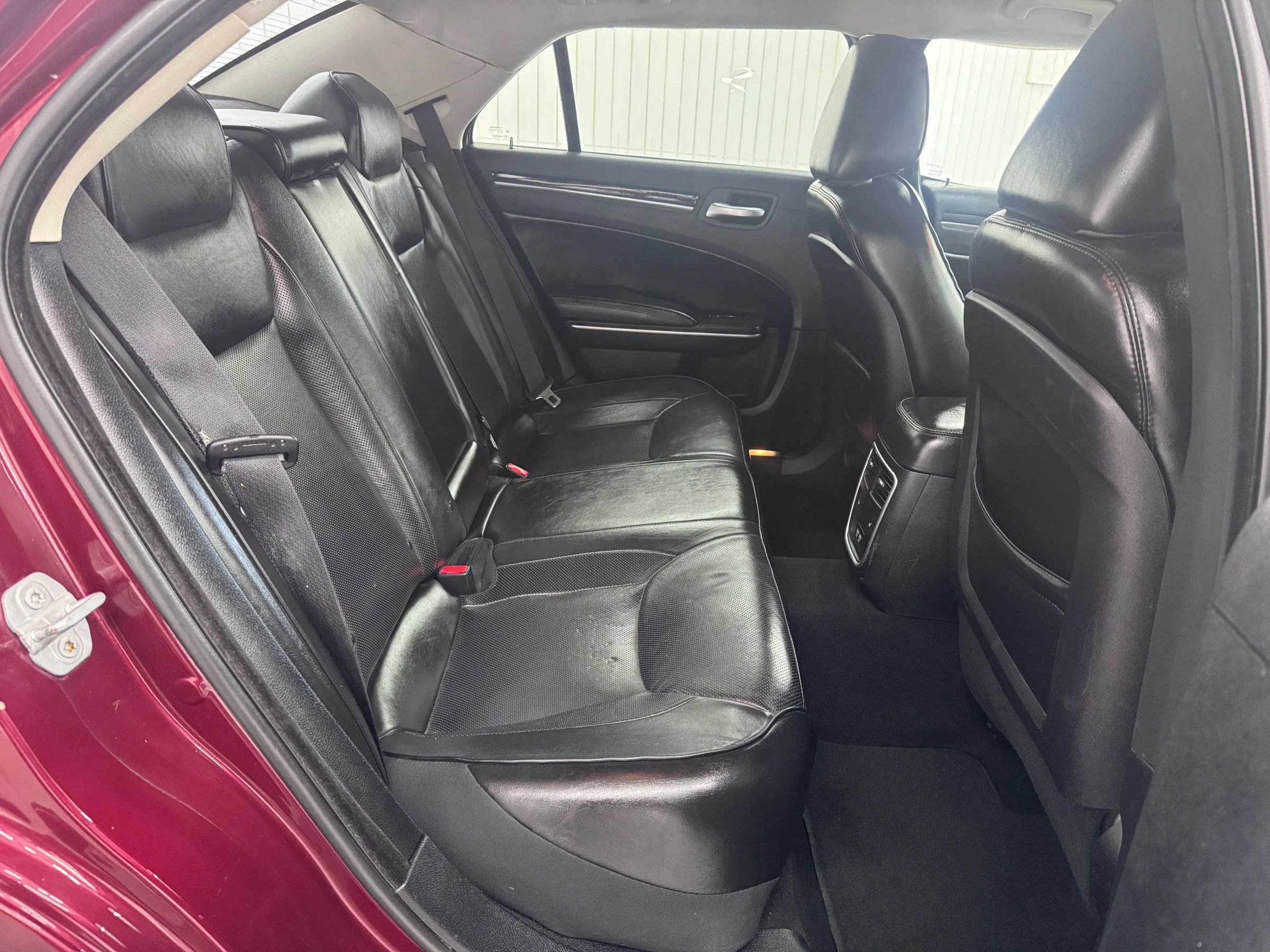 Used 2019 Chrysler 300 Limited AWD/4WD image 11