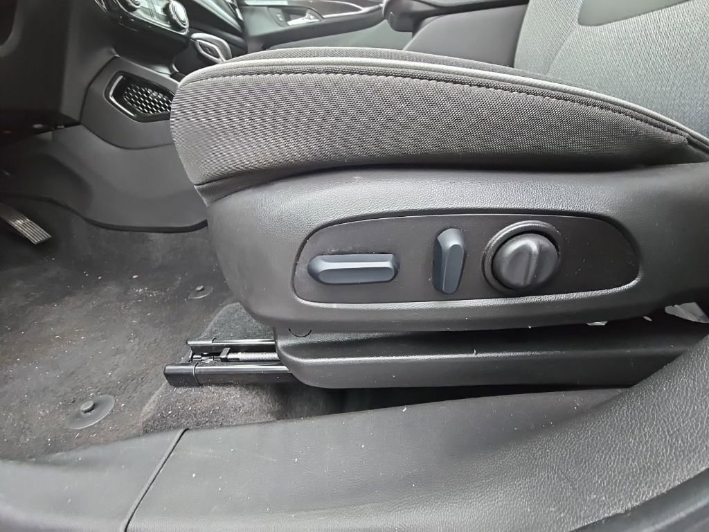 Used 2025 Chevrolet TrailBlazer LT w/ Convenience Package image 12