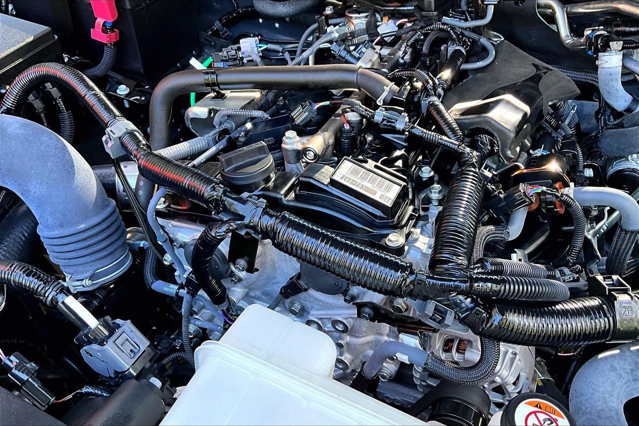 Used 2025 Toyota Tacoma SR AWD/4WD image 29