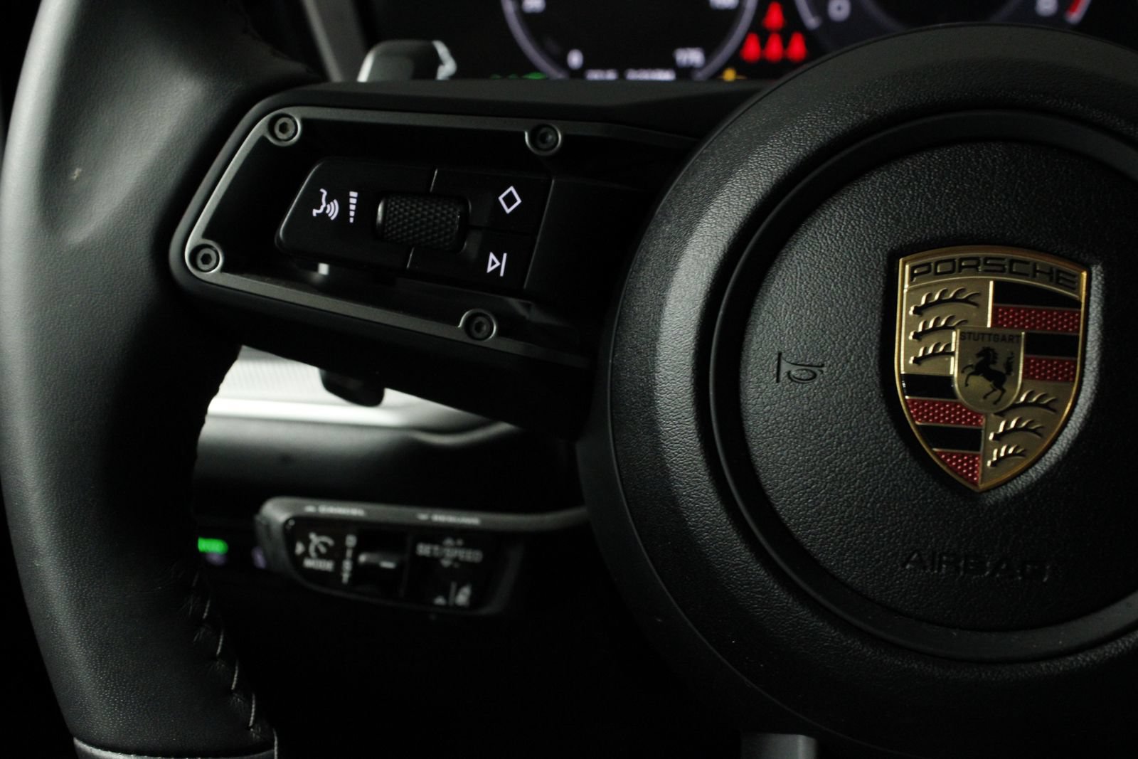 Certified 2025 Porsche Cayenne AWD/4WD image 21