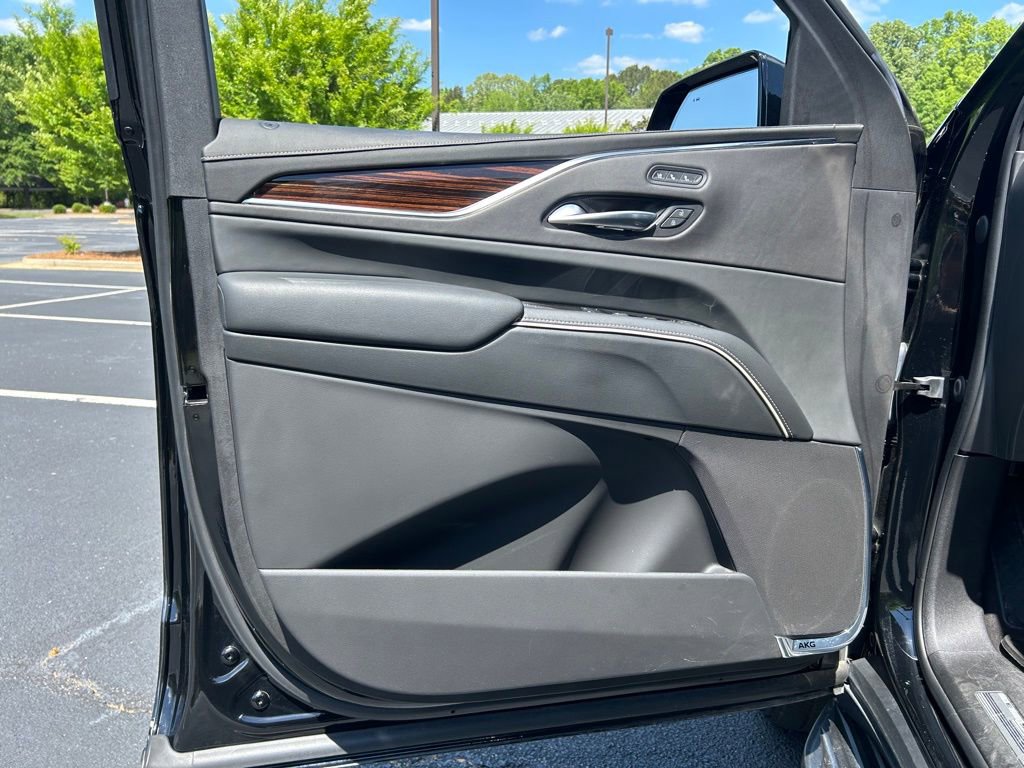 Used 2023 Cadillac Escalade ESV Premium Luxury AWD/4WD image 60