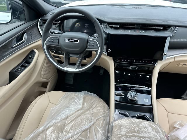 New 2026 Jeep Grand Cherokee L Limited AWD/4WD image 17