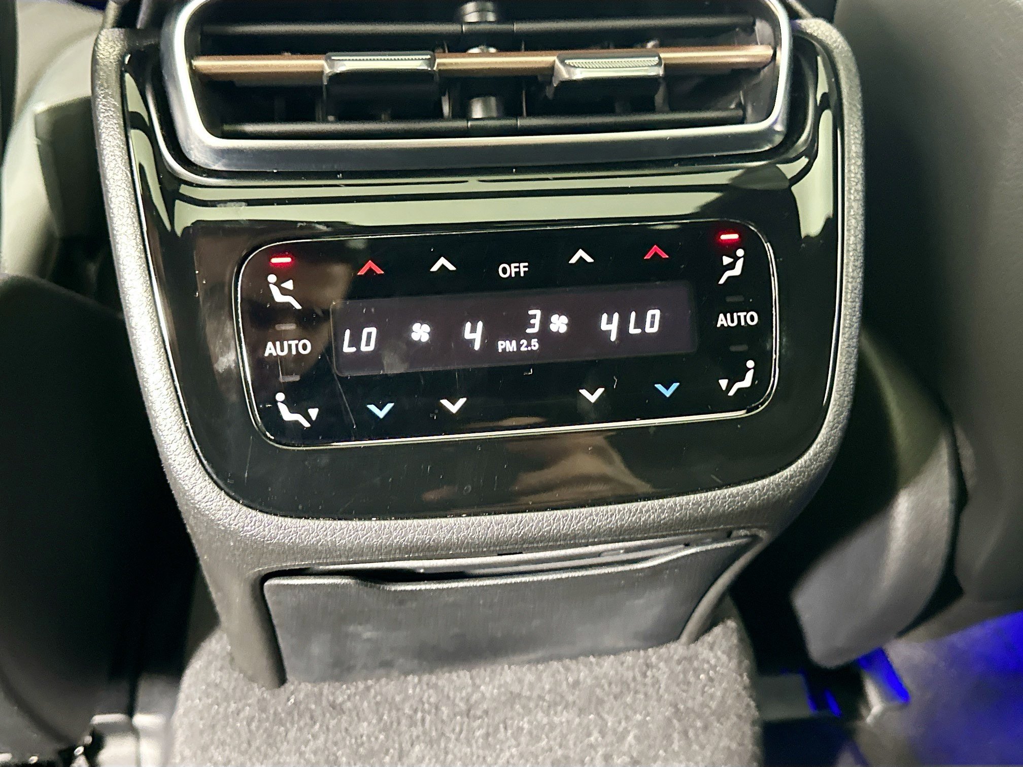 Certified 2023 Mercedes-Benz EQS 580 4MATIC Sedan w/ Exclusive Trim Package image 32