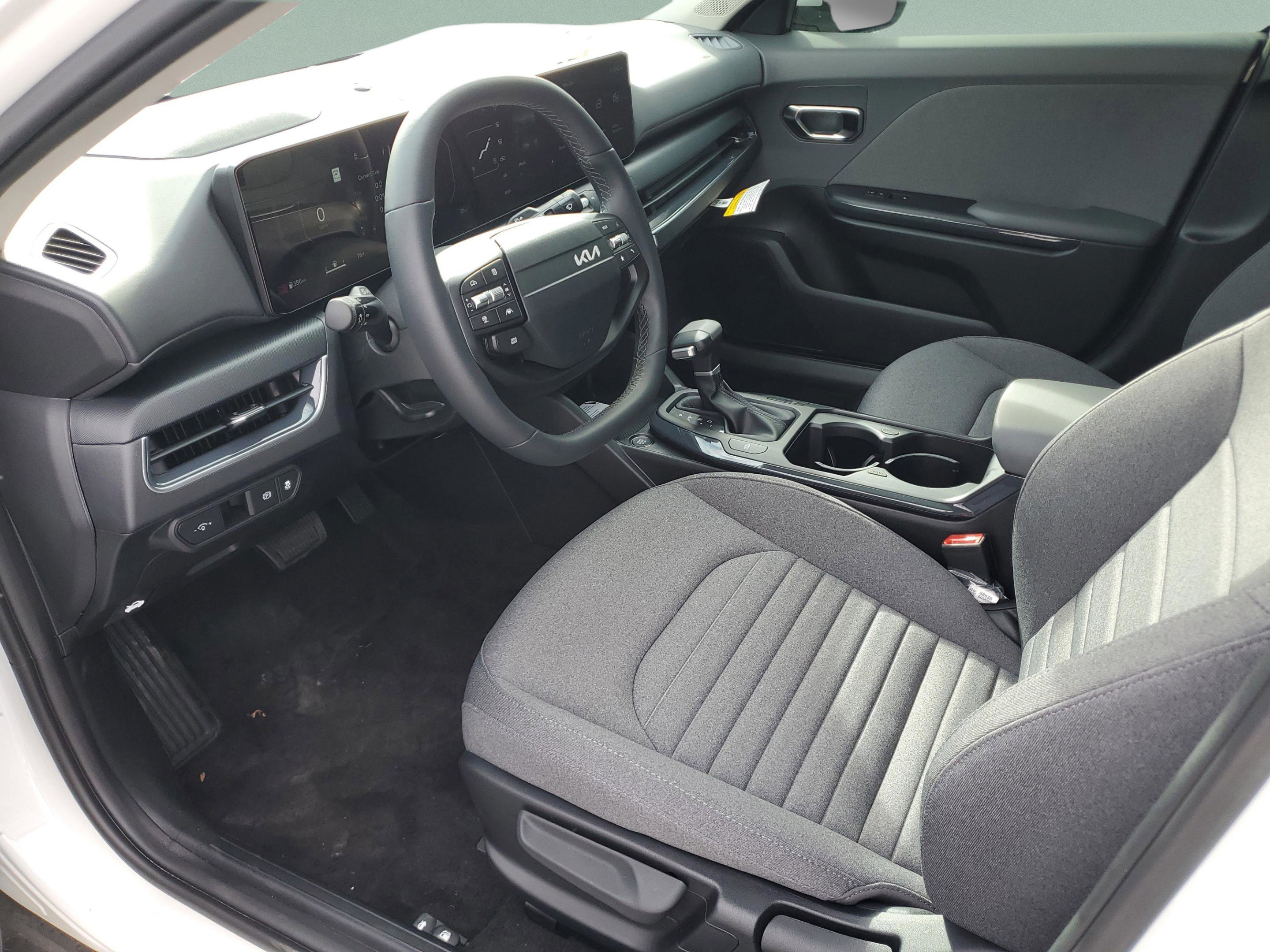 New 2025 Kia K4 EX FWD image 18