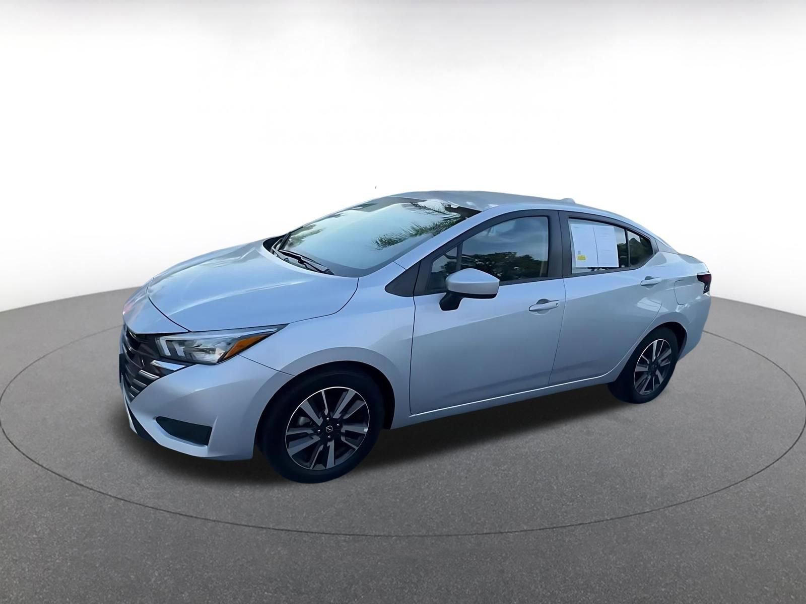 Used 2025 Nissan Versa SV FWD image 8