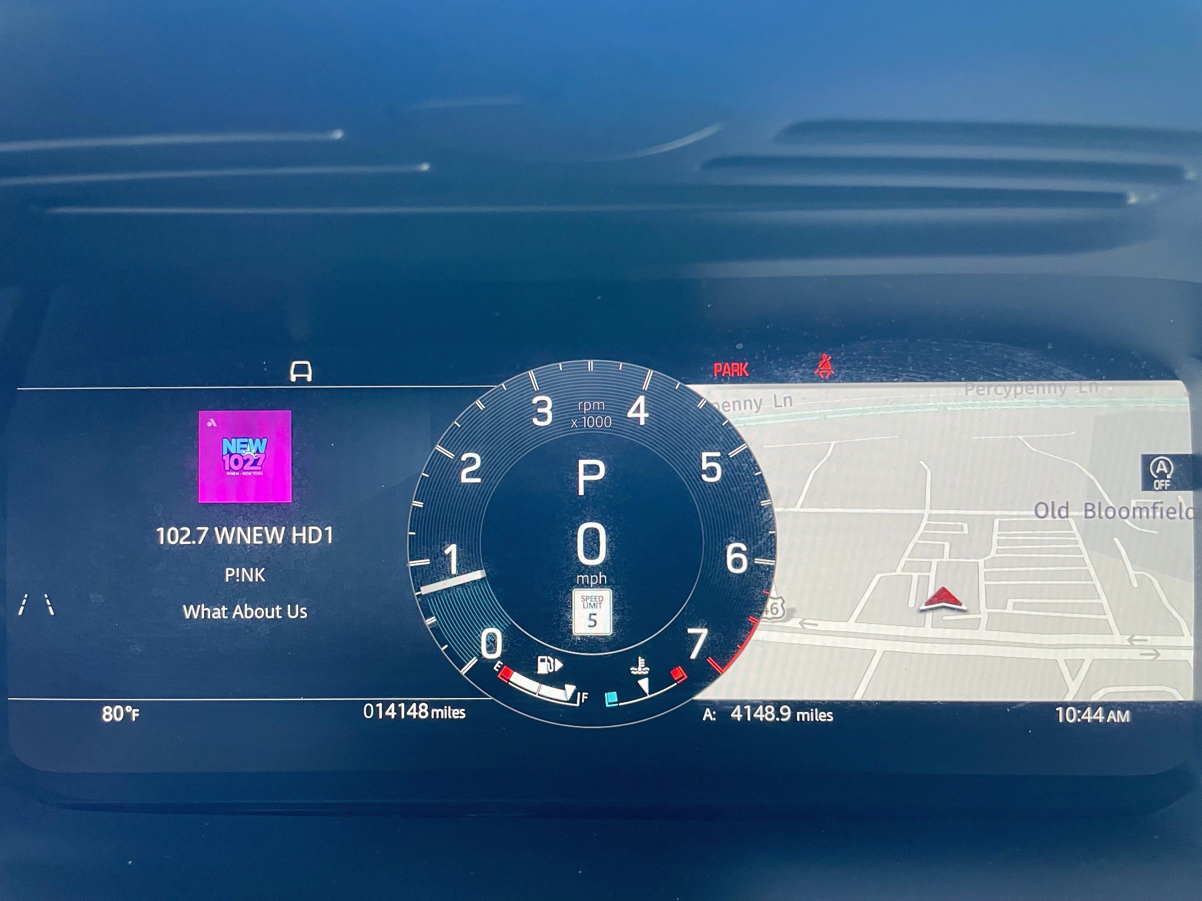 Certified 2025 Land Rover Discovery Sport Dynamic SE AWD/4WD image 24
