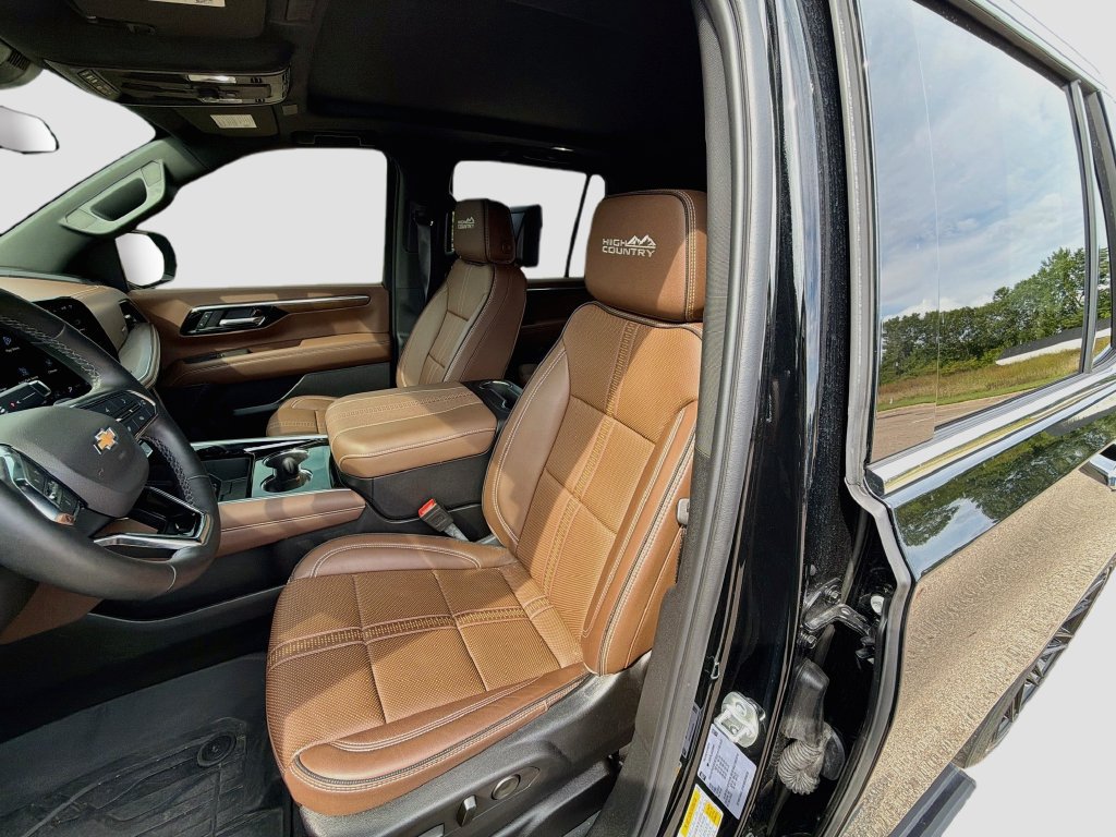Used 2025 Chevrolet Tahoe High Country AWD/4WD image 24