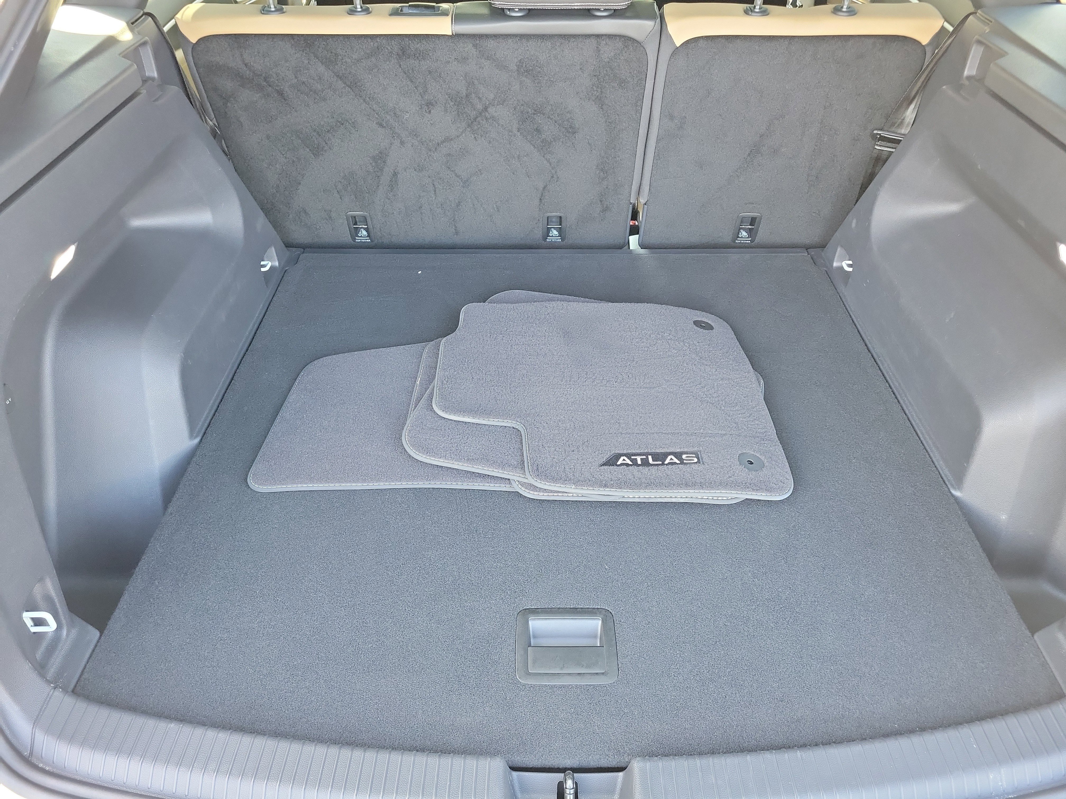 Used 2024 Volkswagen Atlas Cross Sport SE w/ Panoramic Sunroof Package FWD image 7