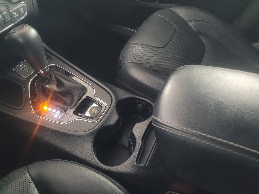 Used 2019 Jeep Cherokee Limited w/ Technology Group FWD image 26