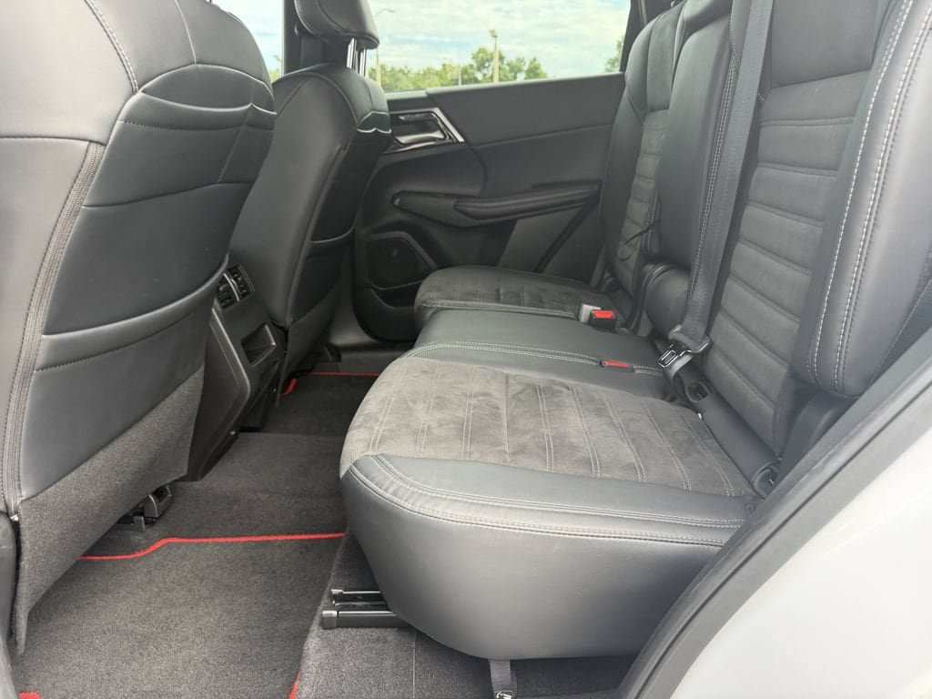 Used 2023 Mitsubishi Outlander SE AWD/4WD image 20
