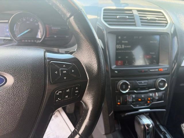 Used 2017 Ford Explorer XLT FWD image 16