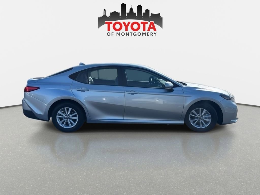 Used 2025 Toyota Camry LE image 6