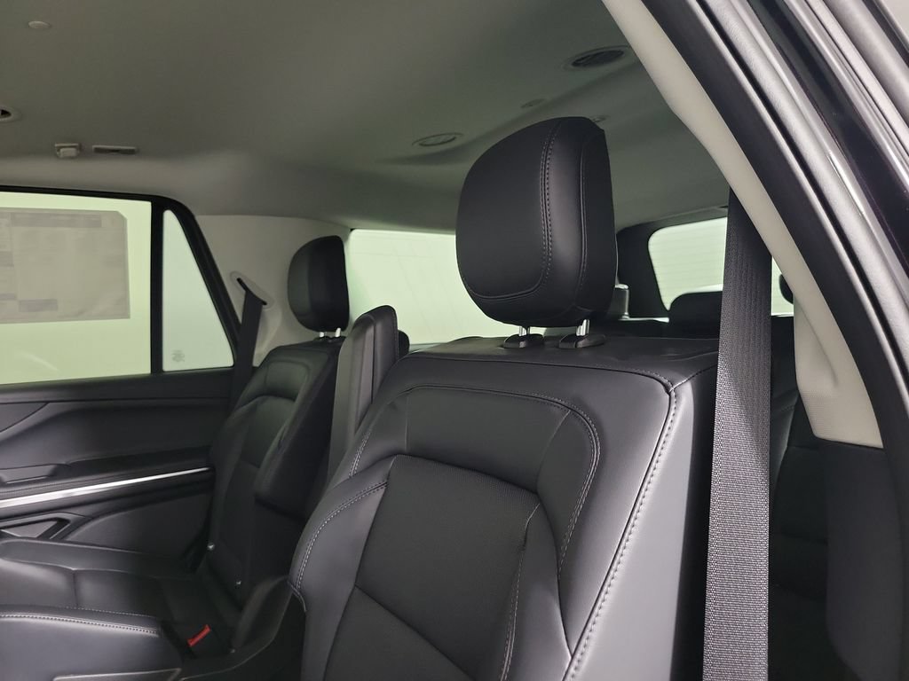 New 2027 Lincoln Navigator Premiere RWD image 14