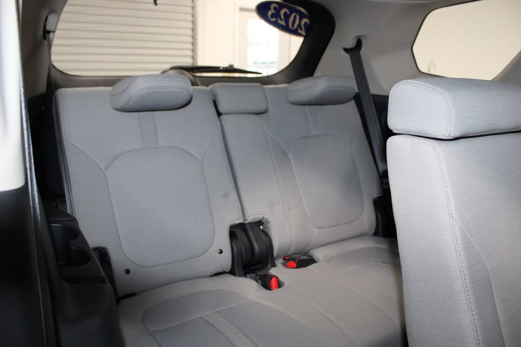 Used 2023 Honda Pilot LX image 32