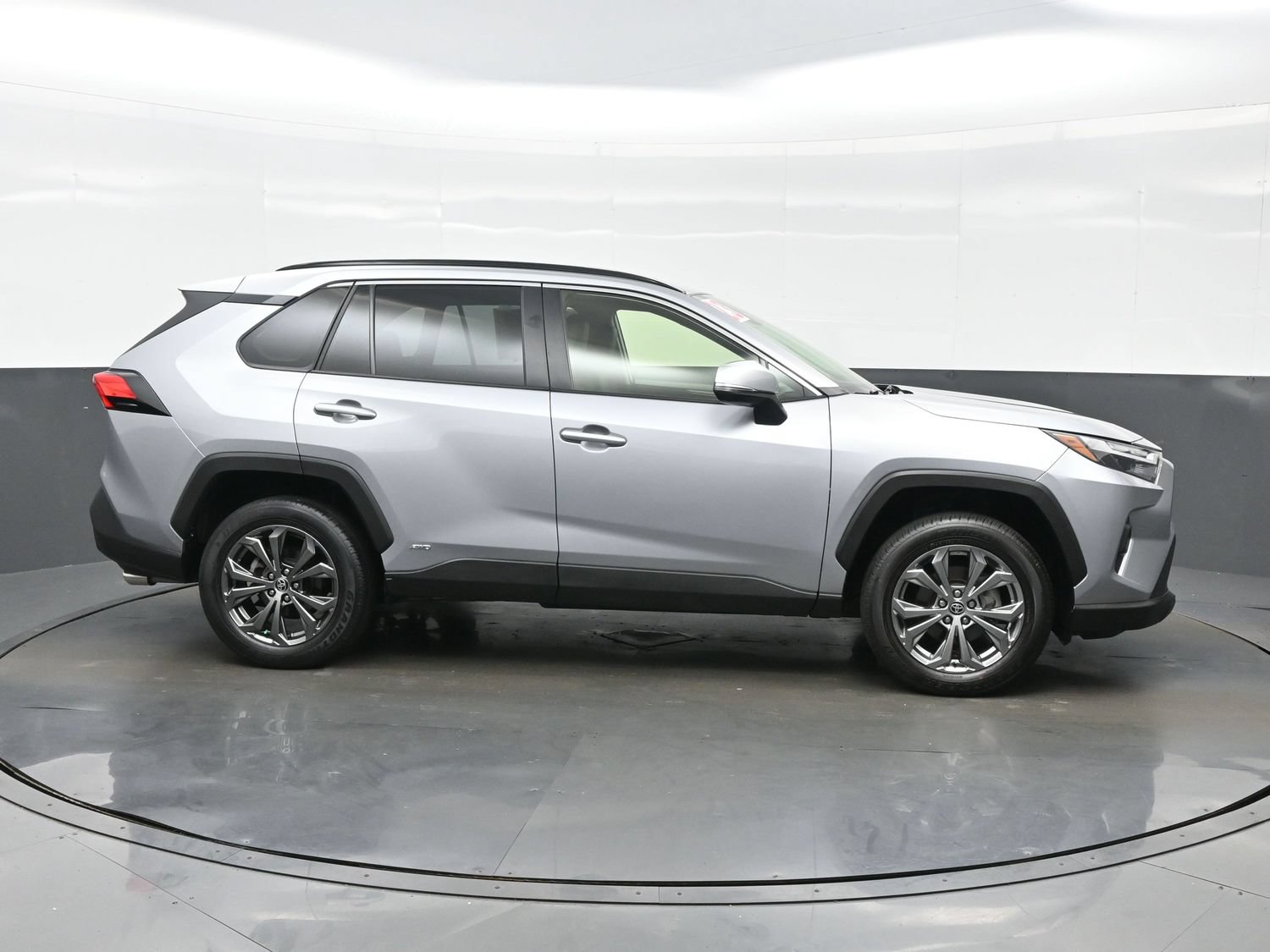 Used 2023 Toyota RAV4 XLE Premium AWD/4WD image 7