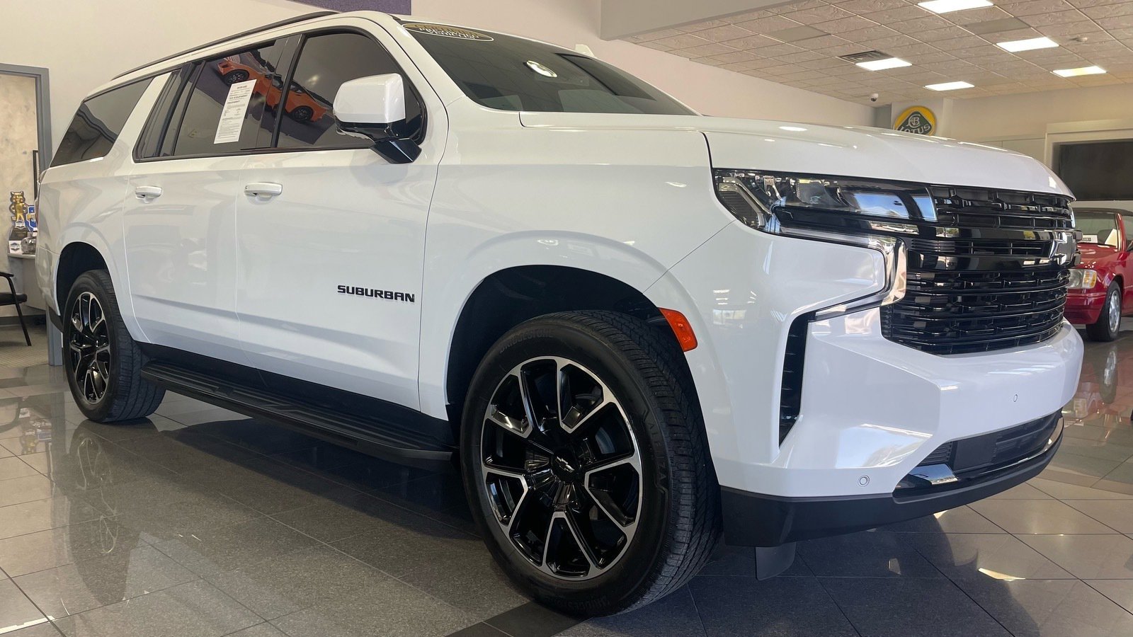 Used 2024 Chevrolet Suburban RST w/ Luxury Package image 6