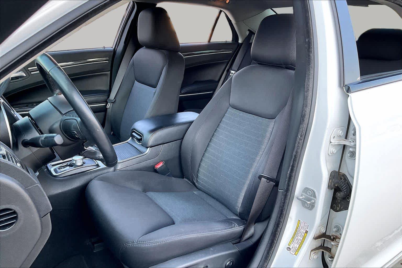 Used 2021 Chrysler 300 Touring w/ Sport Appearance Package RWD image 8