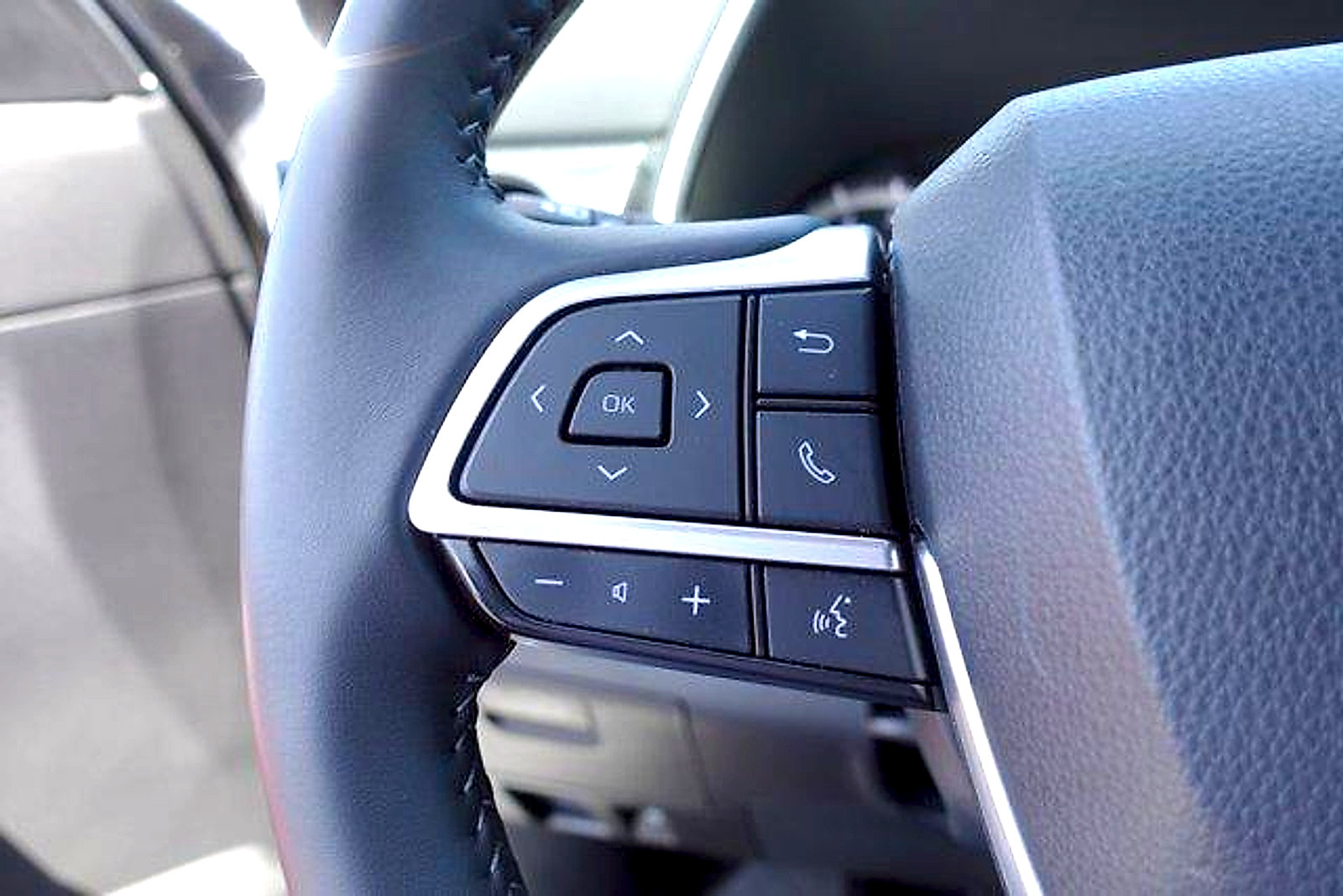 Used 2023 Toyota Highlander XSE AWD/4WD image 14