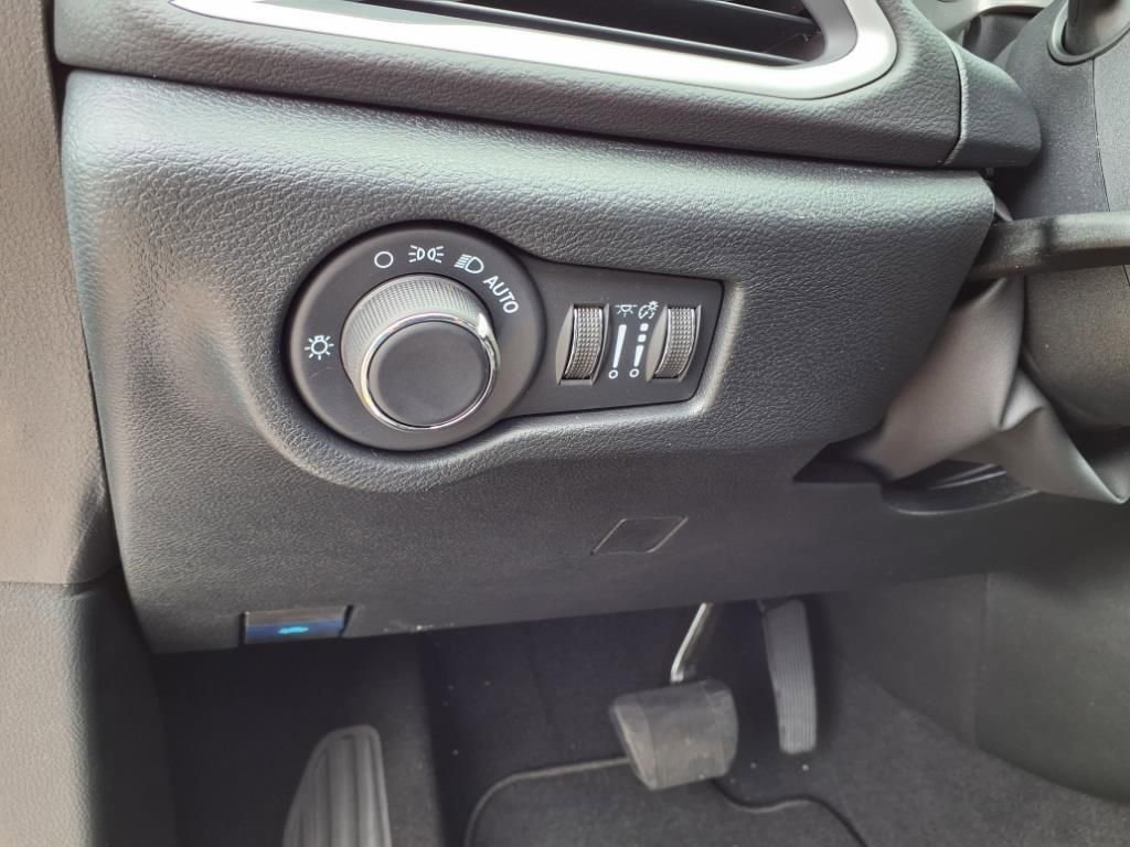 New 2026 Chrysler Voyager LX image 10