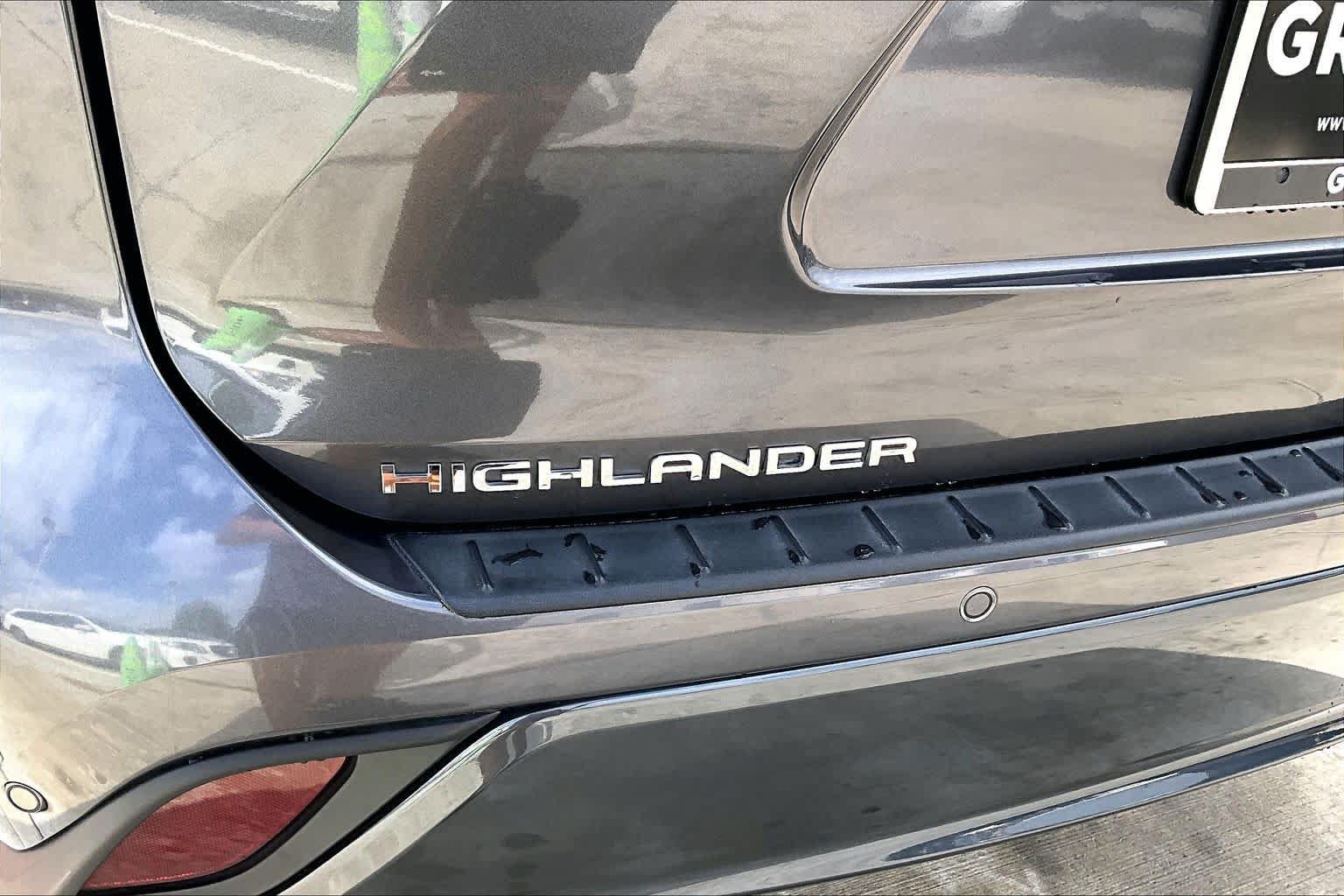 Used 2024 Toyota Highlander Limited FWD image 29