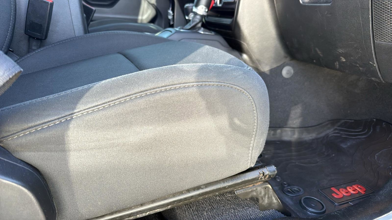 Used 2022 Jeep Wrangler Unlimited Sport image 25