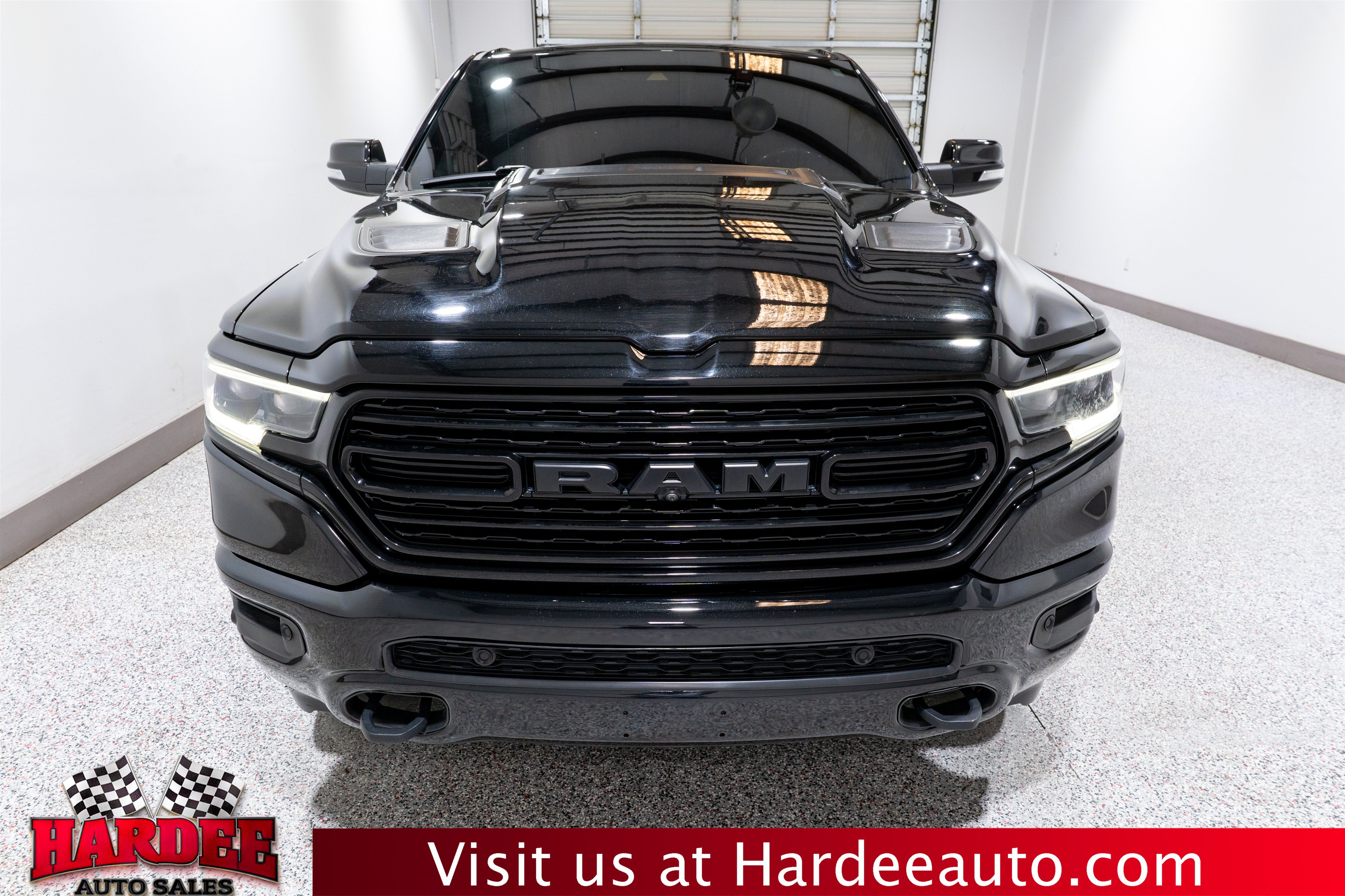 Used 2020 RAM 1500 Limited w/ Black Appearance Package AWD/4WD image 7