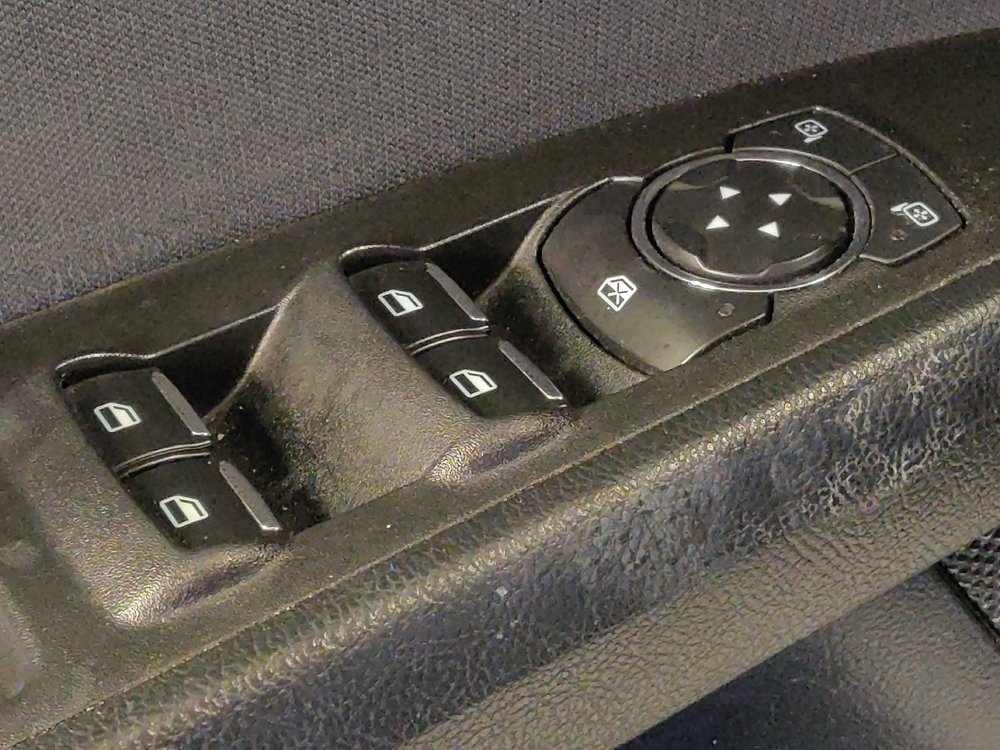 Used 2019 Ford Fusion SE FWD image 27