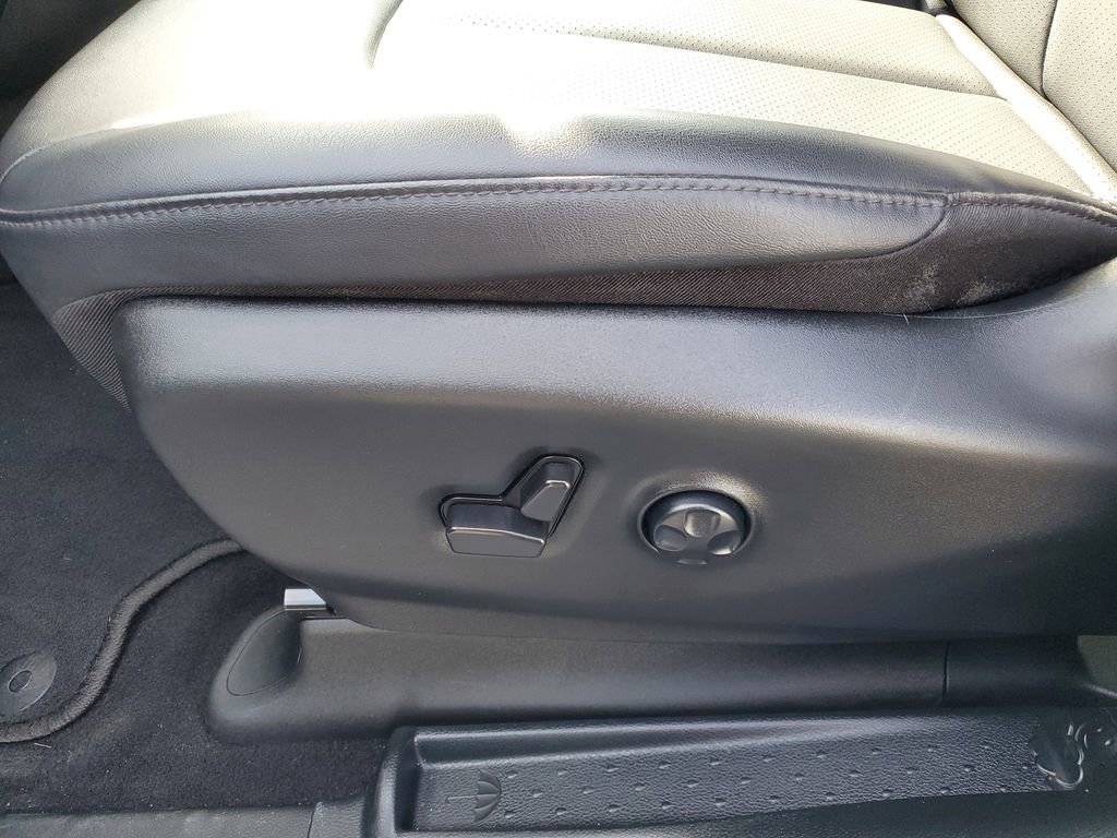 Used 2025 Chrysler Pacifica Select image 10