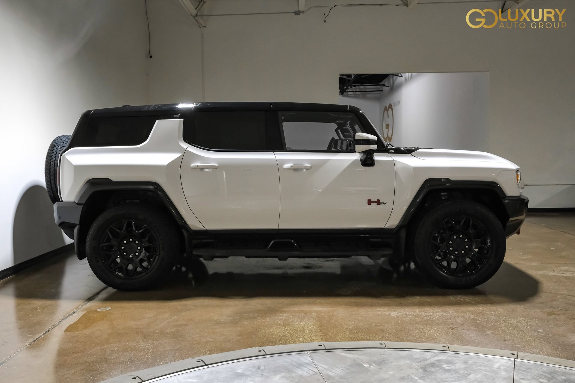 Used 2025 GMC Hummer EV 2X w/ LPO, Sport Package AWD/4WD image 9