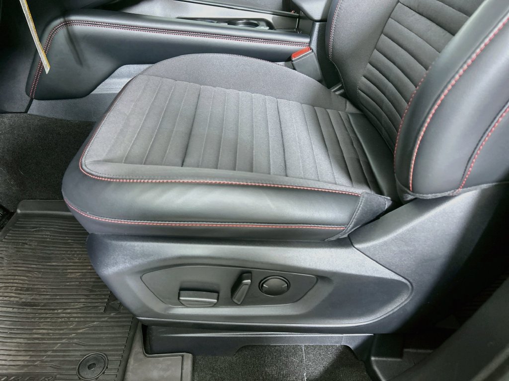 Used 2026 Ford Explorer ST-Line w/ ST-Line Street Pack AWD/4WD image 26