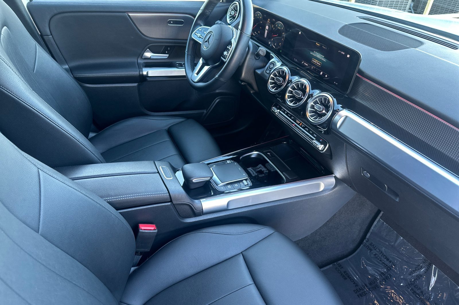 Used 2022 Mercedes-Benz GLB 250 4MATIC image 15