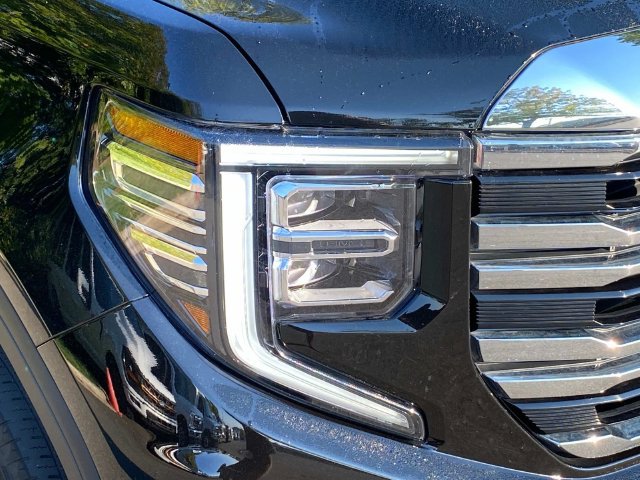 Used 2025 GMC Sierra 1500 SLT AWD/4WD image 4