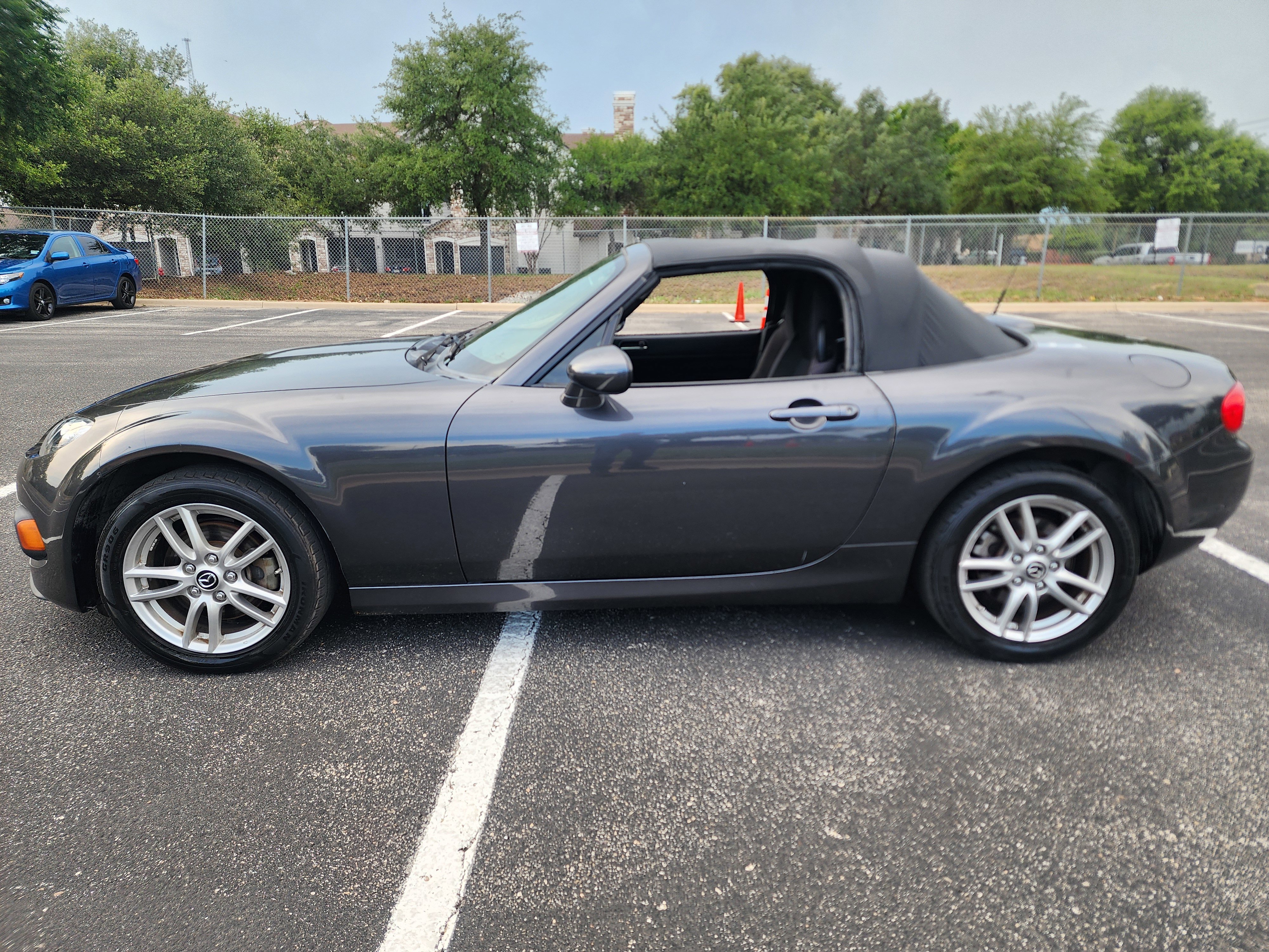 Used 2014 MAZDA MX-5 Miata Sport RWD image 4