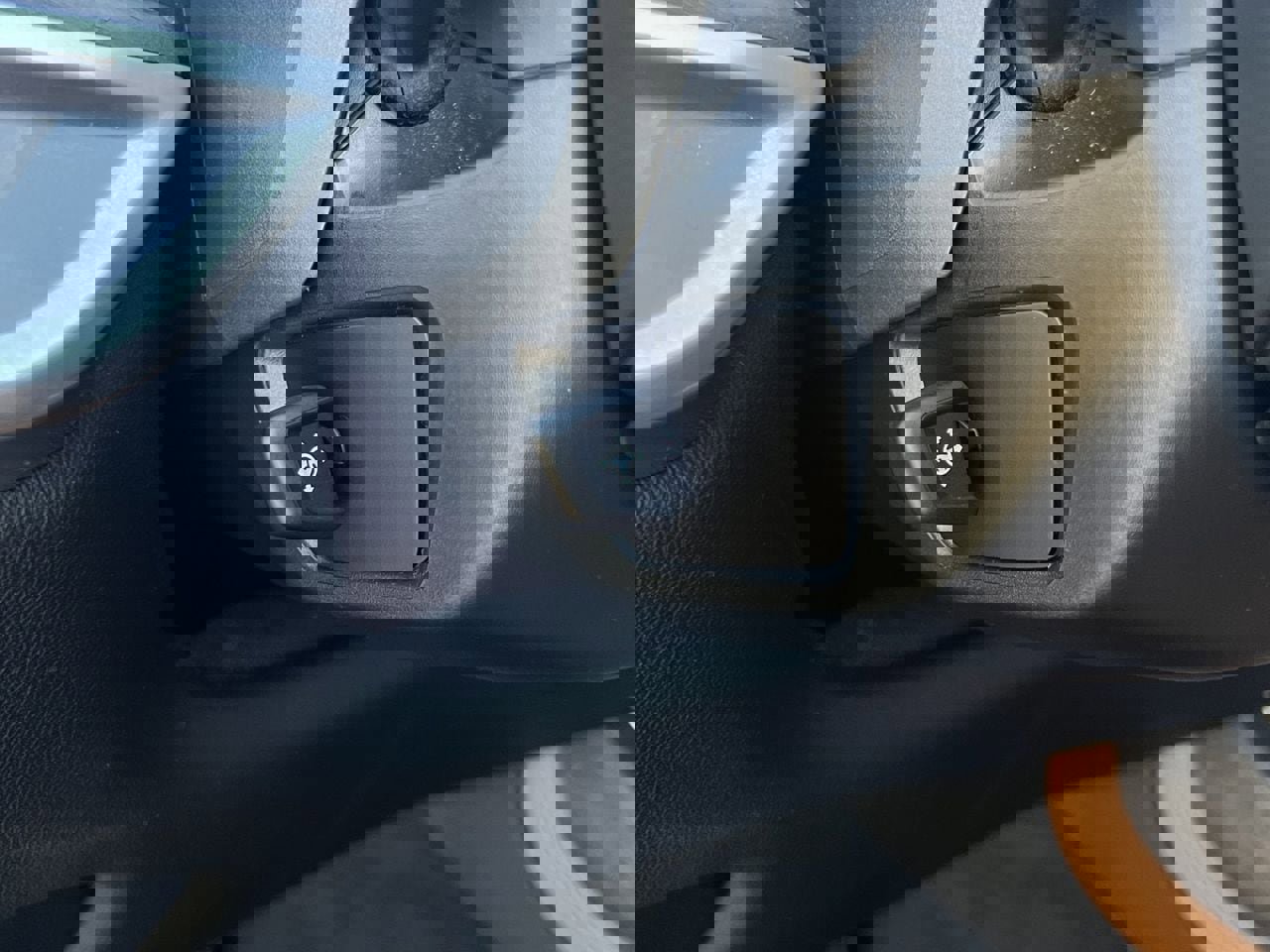 Used 2023 BMW X7 xDrive40i w/ Executive Package image 14