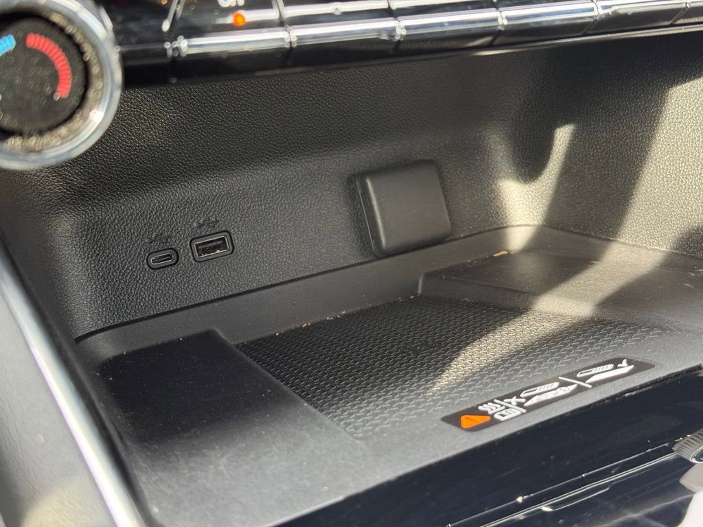 Used 2024 Chevrolet Traverse LT w/ Enhanced Driving Package image 22