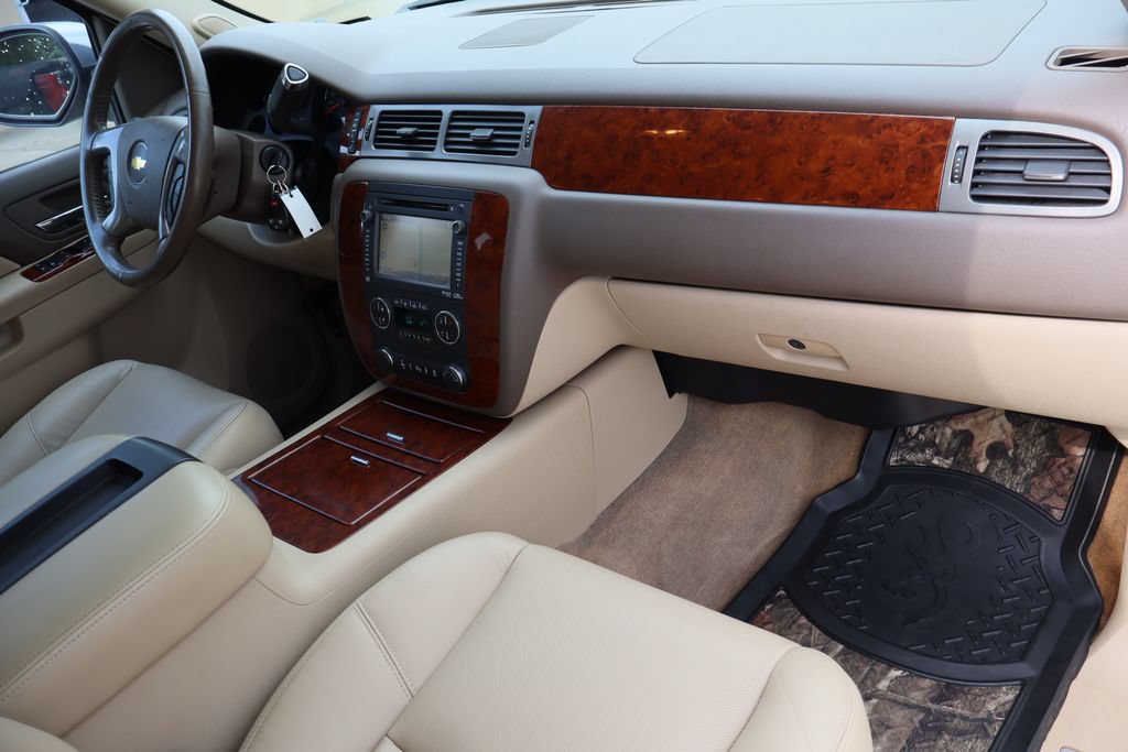Used 2012 Chevrolet Avalanche LTZ RWD image 32