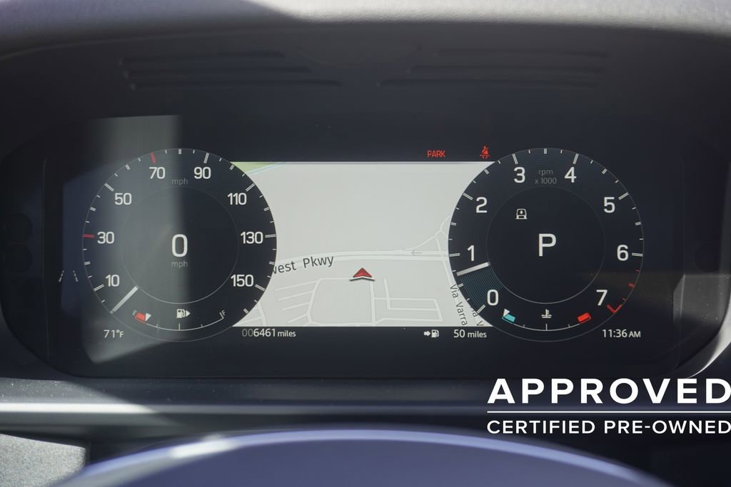 Used 2025 Land Rover Discovery S image 11