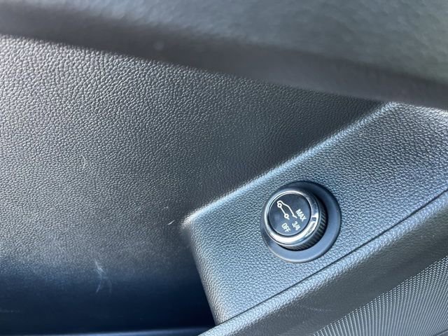 Used 2021 Chevrolet Traverse LT image 18