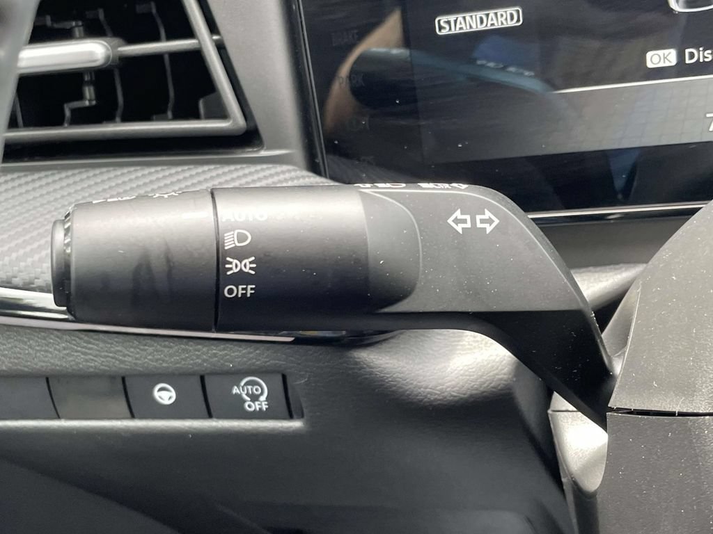 Used 2025 Nissan Kicks SR FWD image 22